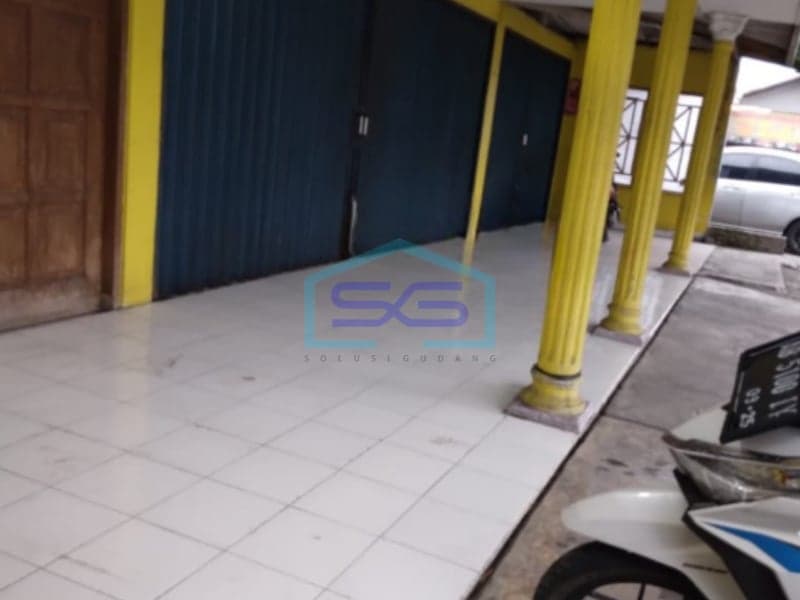 Strategic Shophouse for Rent in Sleman Yogyakarta, Building Area 200m2