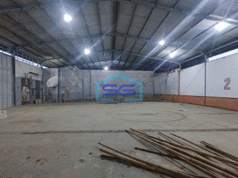 Disewakan Bangunan Gudang Luar Kawasan Strategis di Daerah Jababeka Bekasi LT 600m2