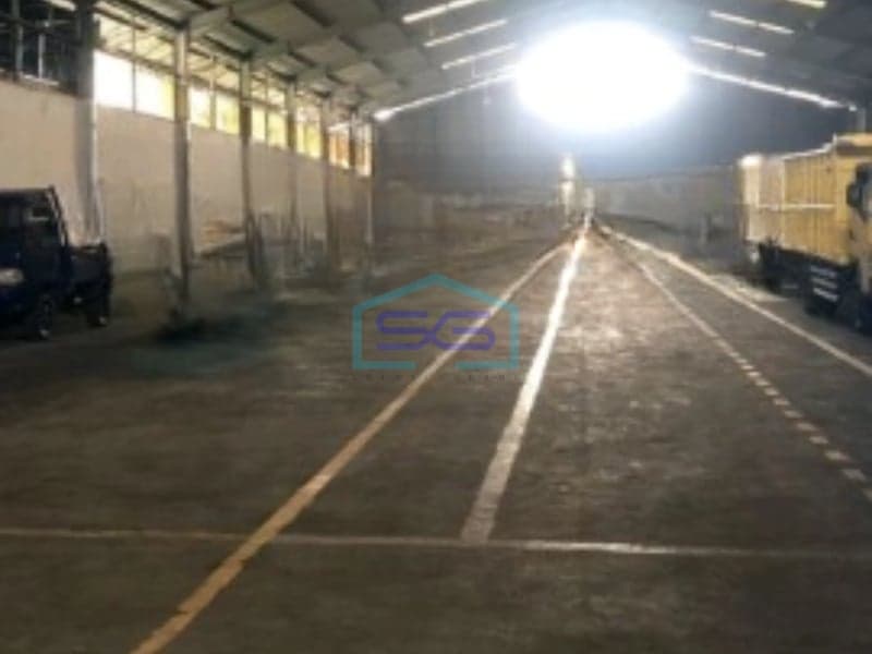 Disewakan Gudang Akses Cont 40 ft Luas Bangunan 1200 m² Lokasi di Jakarta Timur