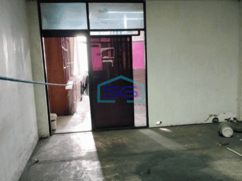 Dijual ruko Lokasi Strategis Pinggir Jalan Raya Luas Bangunan  324 m² di Hasyim Ashari Jakarta Pusat