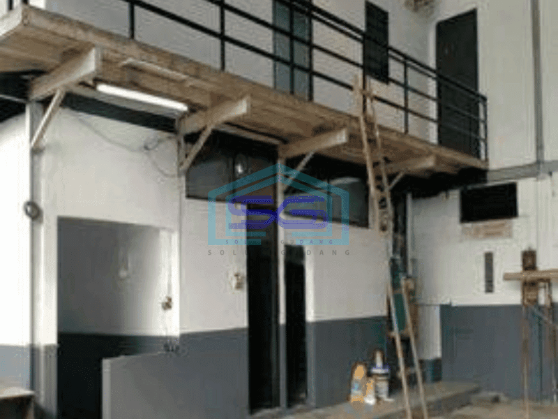 Disewakan Gudang dua lantai di jalan raya Narogong Bekasi