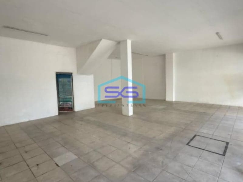 Disewakan Ruko 3 Lantai Luas Bangunan  540 m² Lokasi di Kapuk Kamal Jakarta Barat