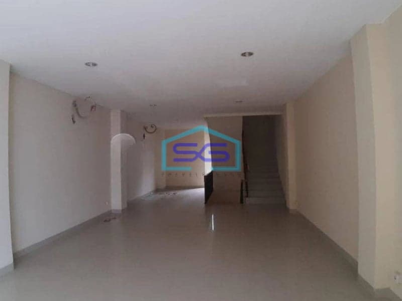 Disewakan Ruko 4 Lantai Semi Furnished Bulungan Blok M Jakarta Selatan