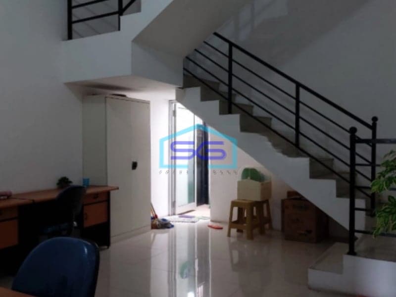 Dijual Cepat Ruko Strategis 3 Lantai Harga OK di Jl Yosodipuro Solo LB 127m2