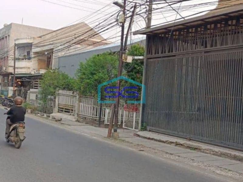 Disewakan Ruko Gandeng 3 Baru, Bebas Banjir, Jalan Utama Kapuk Kamal Jakarta Barat