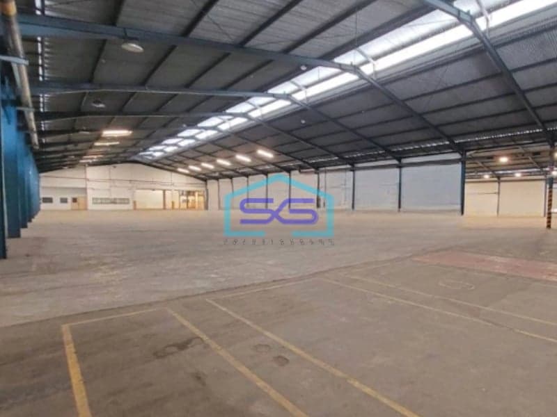 Disewakan Gudang Bagus Siap Pakai Luas Bangunan 8856 m² Lokasi Bebas Banjir di Waru Surabaya