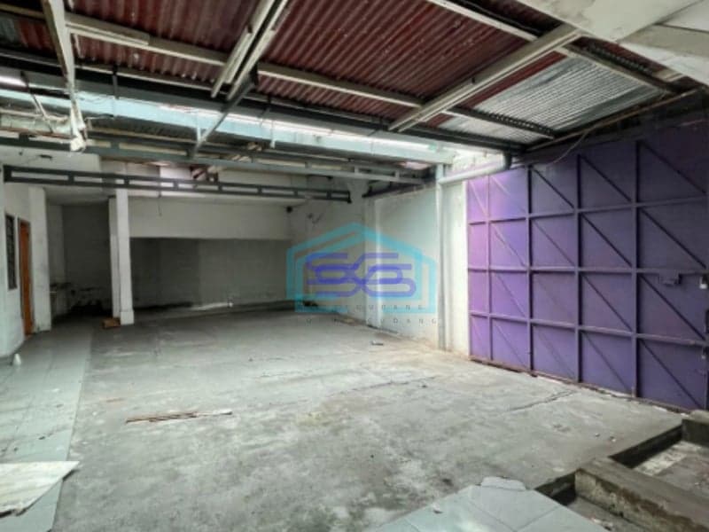 Disewakan Ruko 1,5 Lantai Ex Bank di Jl. Slamet Riyadi Sriwedari Solo LB 500m2