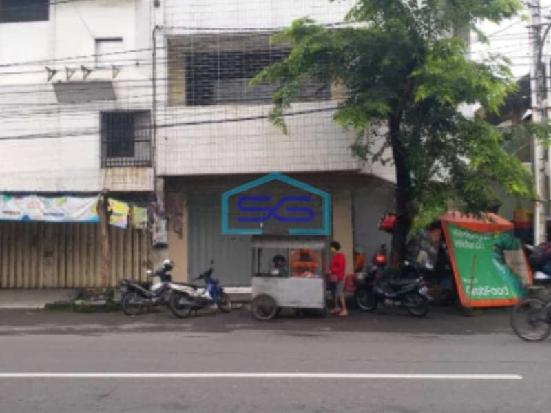 Disewakan Ruko Strategis 3 Lantai Kawasan Niaga di Widuran Solo LB 300m2