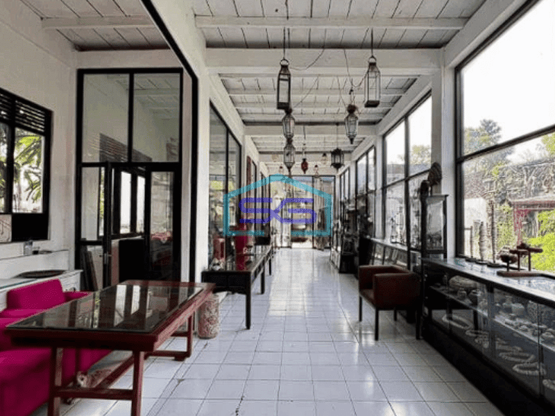 Disewakan Ruang Usaha Bangunan Permanen Kerobokan Kelod Bali Badung LB 650m2