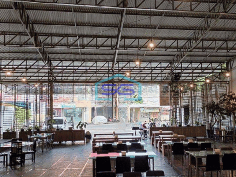 Disewakan Ruko Strategis Ex Resto di Jakarta Timur LB 500m2