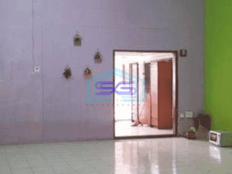 Dijual Gudang  hitung tanah lokasi strategis dekat matahari singosaren solo