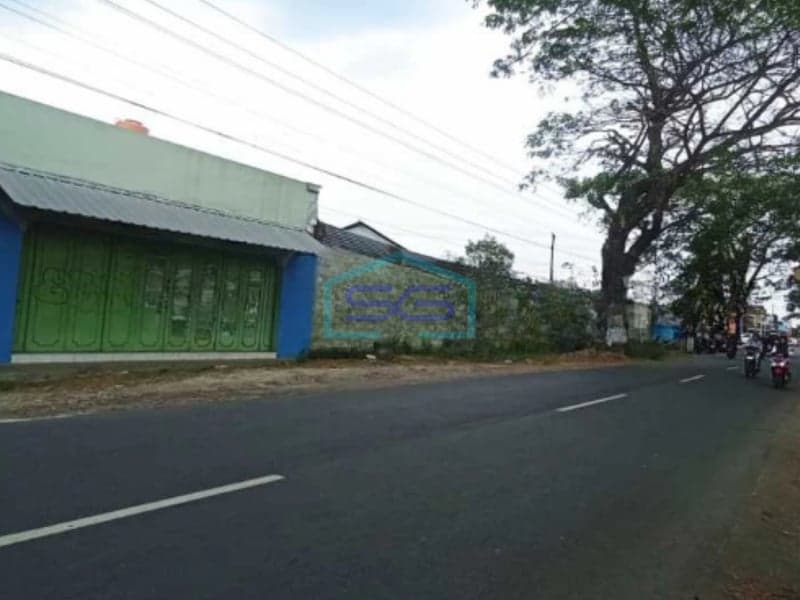 Strategic Ready-to-Use Warehouse for Sale on Jalan Raya Solo Baki Sukoharjo Central Java Land Area 3907m2