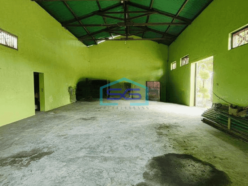 Disewakan Gudang Strategis Murah Area Parkir Luas di Kediri LT 3000m2