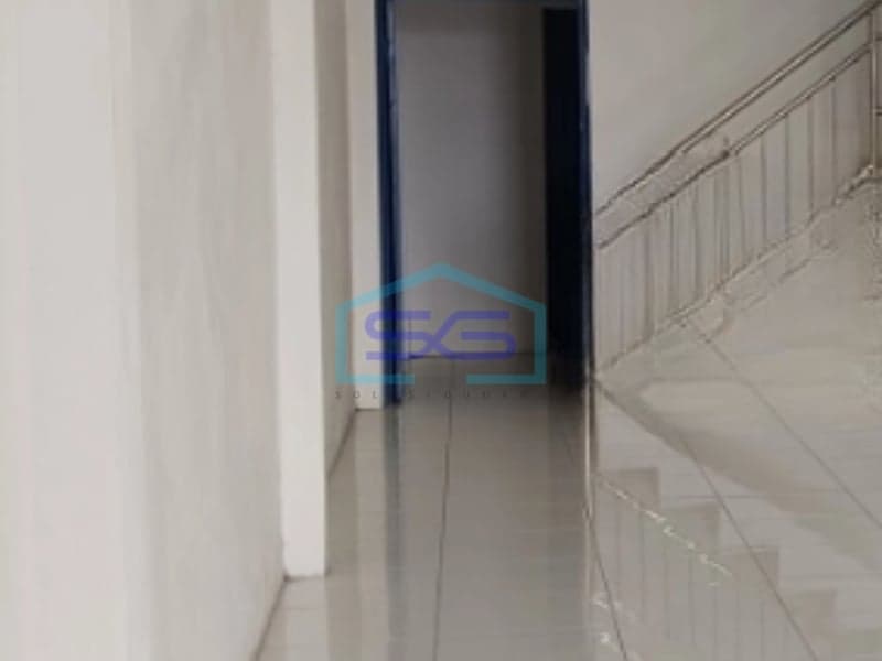 出租：位于东爪哇 Kediri 的战略位置店屋 - 2层，建筑面积120平方米