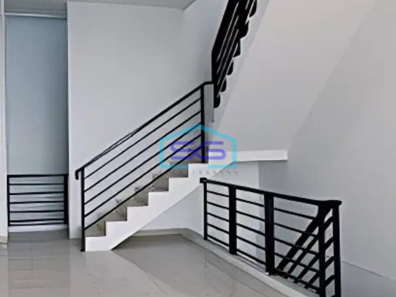 Disewakan Ruko Gandeng 3,5 Lantai di Muara karang Jakarta Utara Siap huni.