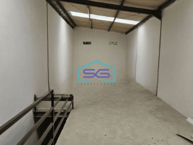 Dijual Gudang Luas Bangunan 200 m² Lokasi Strategis di Teluk Naga Tangerang
