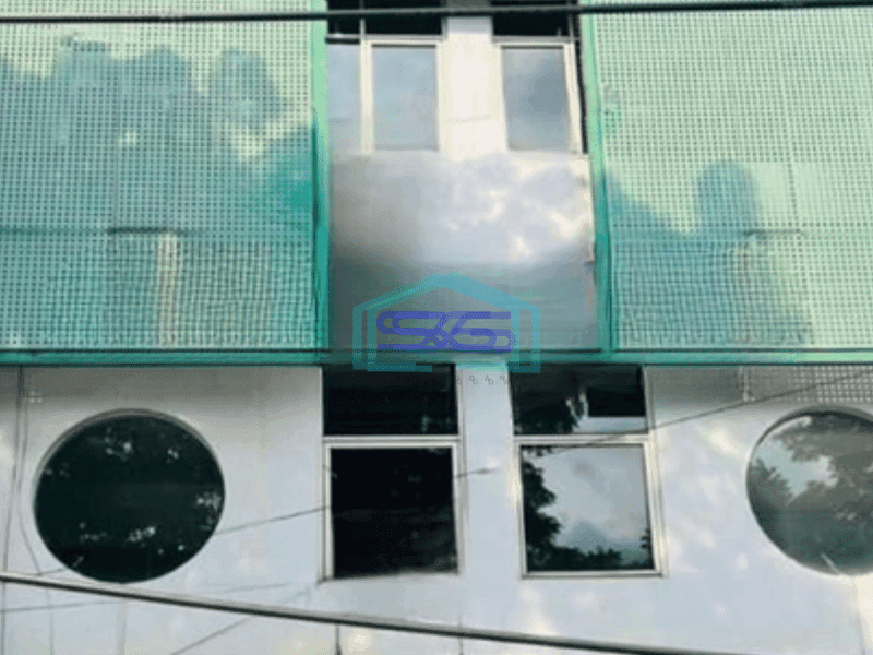 Disewakan Ruko Luas Bangunan 206 m² 3 Lantai Lokasi Surabaya Kota