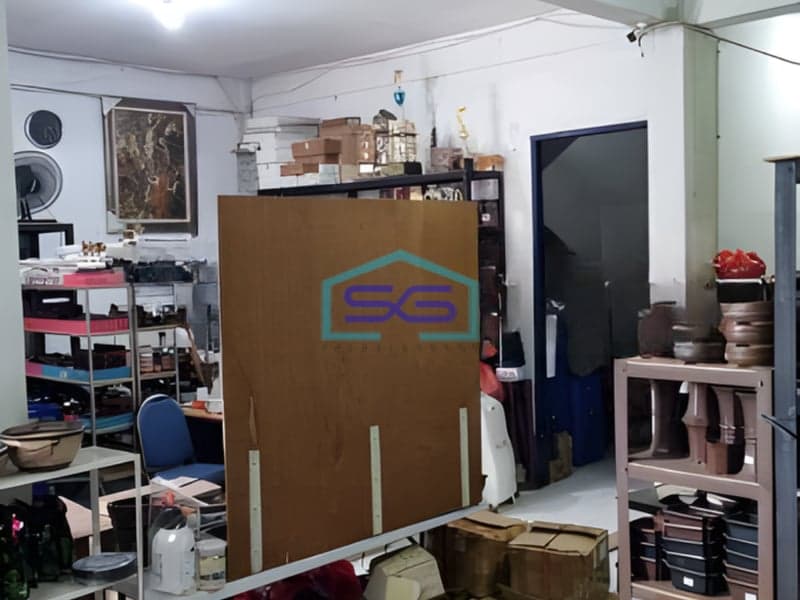 Dijual Ruko 3 Lantai Luas Bangunan  400 m² Lokasi Bebas Banjir di Surabaya