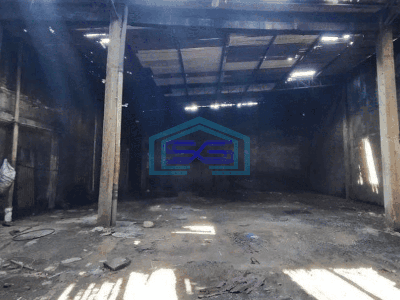 Dijual Gudang hitung tanah lokasi pinggir jalan Pucangsawit Solo