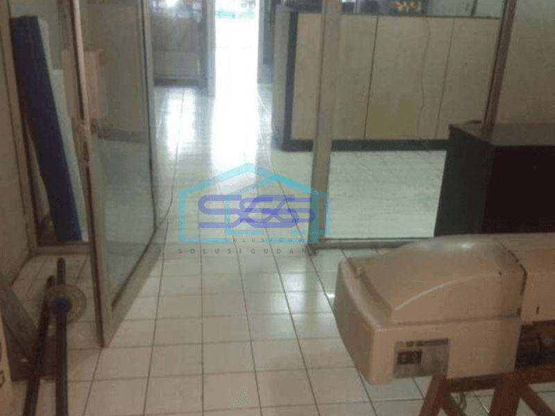 Dijual Ruko 2 1/4 lantai , sudah Renovasi, tinggi dari jalanan