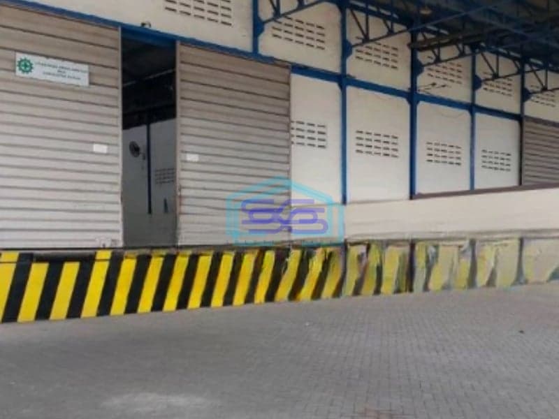 Disewakan Gudang Ada Loading Dock Luas Bangunan  1680 m²  di Surabaya