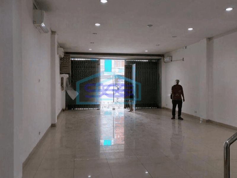 Disewa Ruko 4,5 lantai di Muara Karang. Rapih, siap pakai