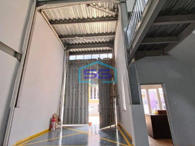 Disewakan Gudang Ada Lift Barang Luas Bangunan  687 m² di Kalideres Jakarta Barat