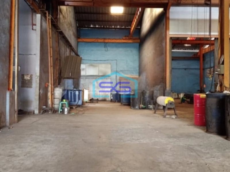 Dijual Pabrik Bubut Bonus Hoist 5ton di Teluk Naga Tangerang LB 1500m2