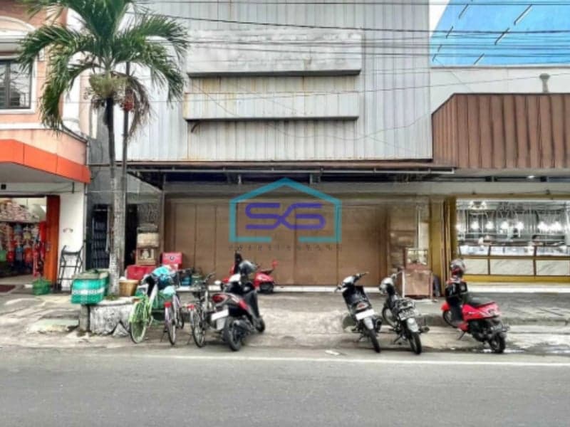 Disewakan Ruko 2 Lantai Lokasi Strategis Di Tengah Kota Surakarta Cocok Untuk Investasi Usaha LB 400m2