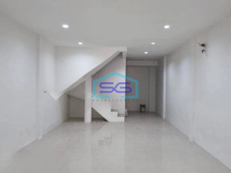 Disewakan Ruko 2.5 Lt, di Boulevard Raya, Kelapa Gading Jakarta Utara Kondisi Bersih