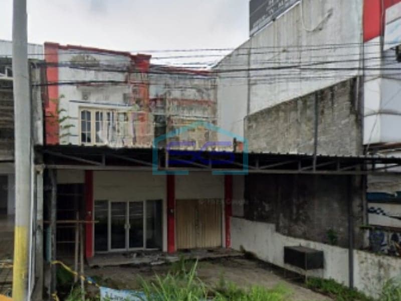 售 3 层商业店屋位于 Ring Road Utara Depok Sleman Yogyakarta 土地面积 200 平方米