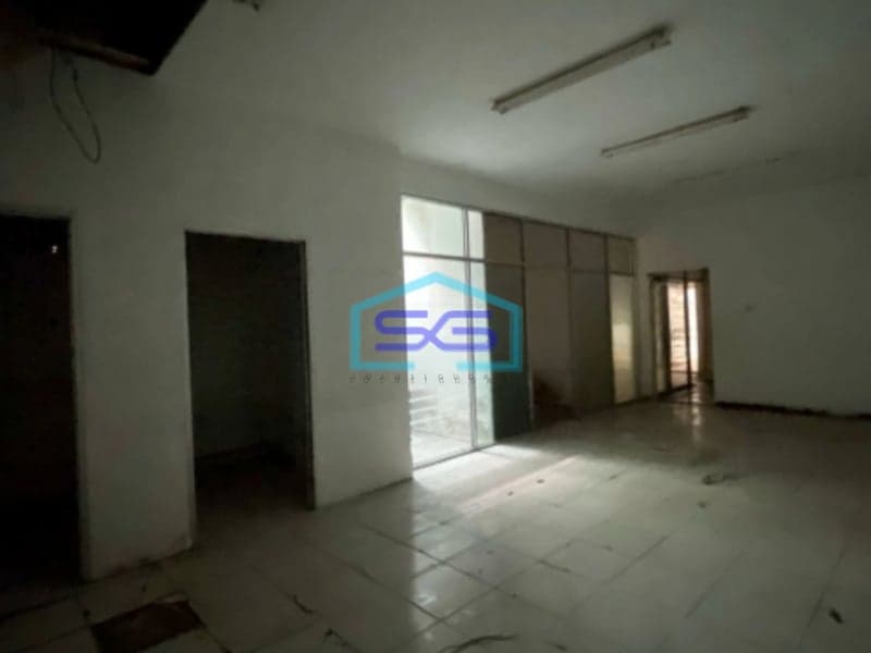 Disewakan Ruko 1,5 Lantai Ex Bank di Jl. Slamet Riyadi Sriwedari Solo LB 500m2