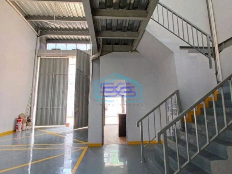 Disewakan Gudang Ada Lift Barang Luas Bangunan  687 m² di Kalideres Jakarta Barat