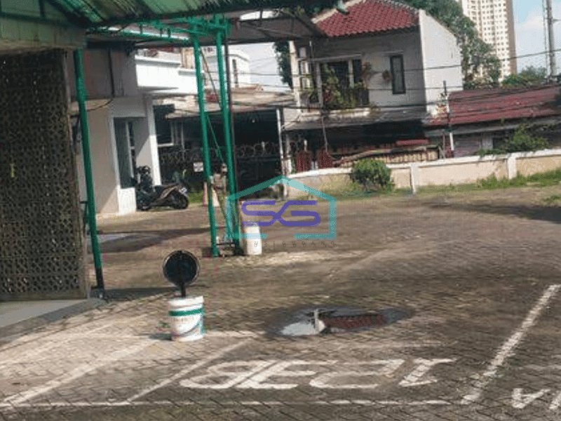 Disewakan Murah Ruko 4 Lantai Luas 300 m² Parkiran Luas di Tebet Jakarta Selatan