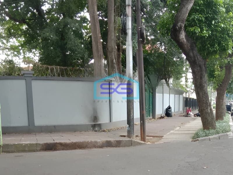 Dijual Tanah Luas Posisi Hoek Di Kawasan Elite Menteng Jakarta Selatan LT 1088m2