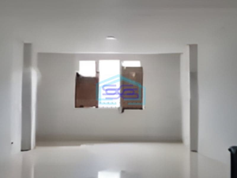 Disewakan Ruko 3 Lantai Ex Kantor di Golden Boulevard Bsd Tangerang Luas Bangunan  180 m²