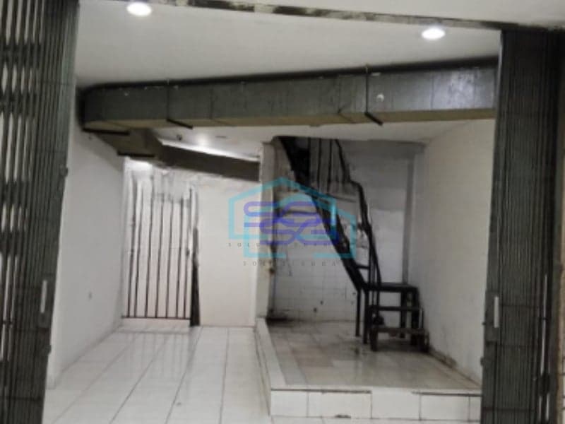 Disewakan Ruko Luas Bangunan 243 m² Loaksi Bebas Banjir di Tebet Jakarta Selatan