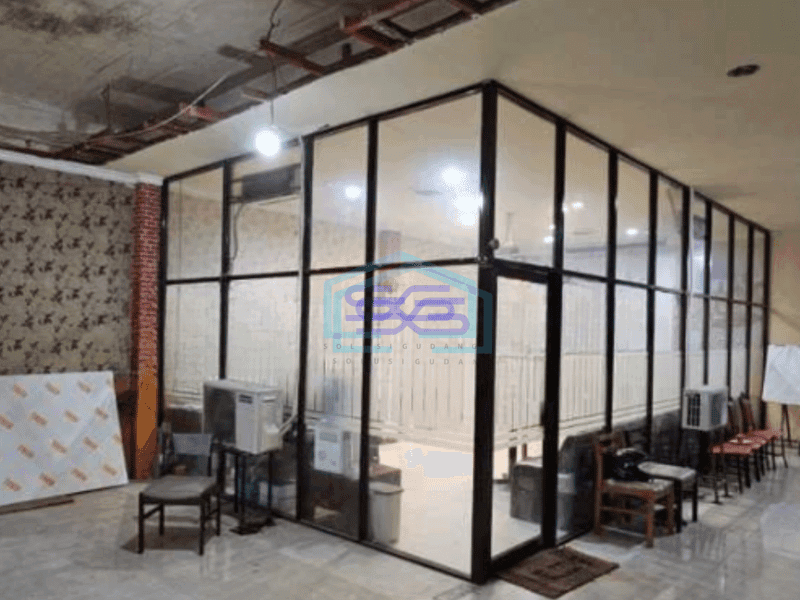 Disewakan Ruang Usaha Komersial Lokasi Strategis Surabaya Pusat Luas Bangunan 1400 m²