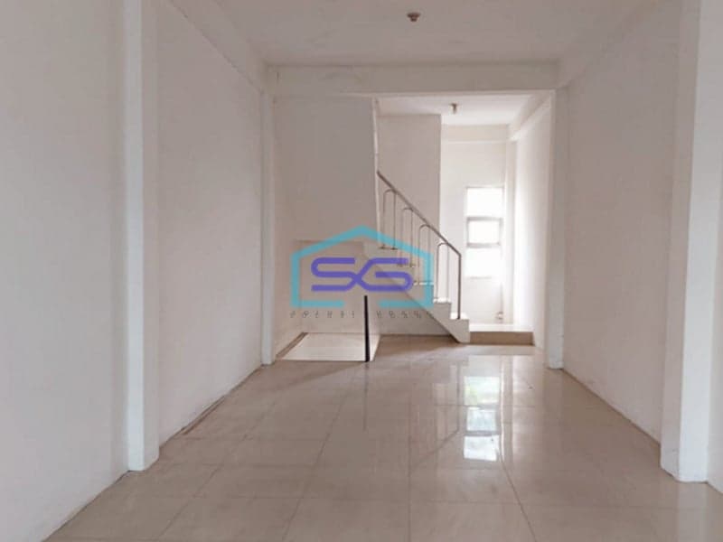 Disewakan Ruko Bisnis Pinggir  3 Lantai Siap Pakai di Jalan Parameswara, Palembang LB 176m2