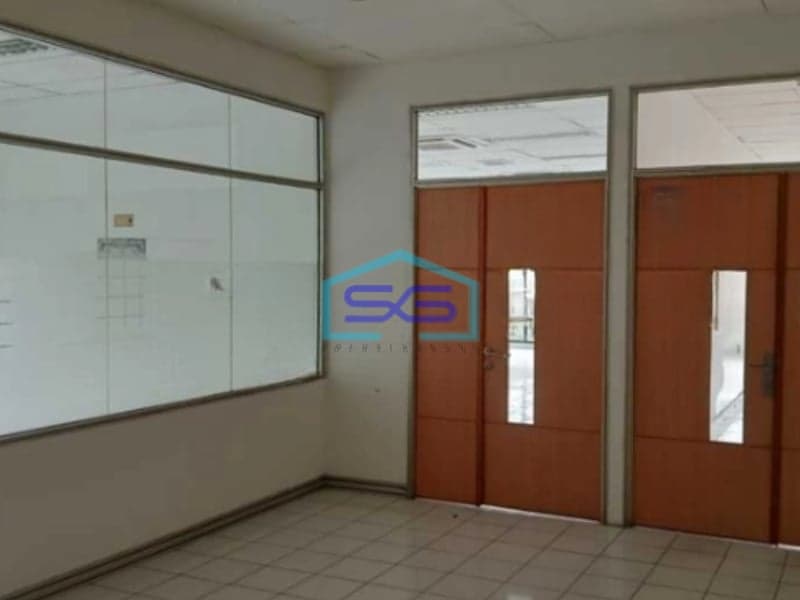 Dijual Gedung Ruang Usaha Ex Showroom di Kota Tua Pinangsia Jakarta Barat LT 401m2