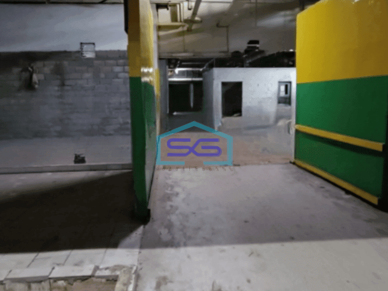 Dijual  Ruang Usaha Area Parkir Luas Lokasi Strategis di Waru Sidoarjo