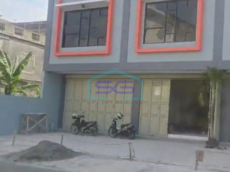 出租 3层新店面 随时可用 超级战略位置 塞伦甘 Solo 中爪哇 建筑面积 197平方米