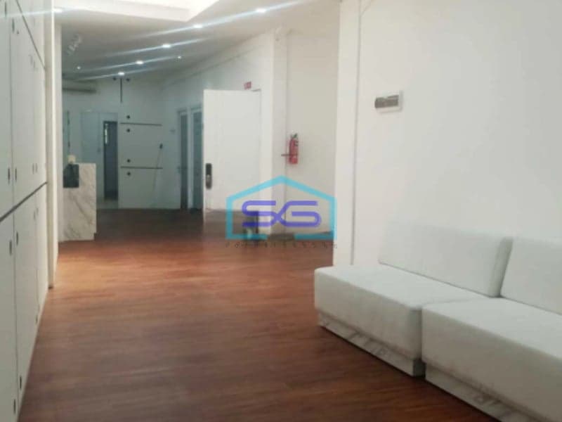 Disewakan Ruko Cantik Mainroad di Bandung Muat 10 Parkir Mobil LB 550m2