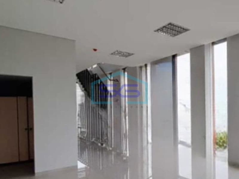 Disewakan Ruko Bebas Banjir Luas Bangunan 300 m² Lokasi di Cikarang Timur