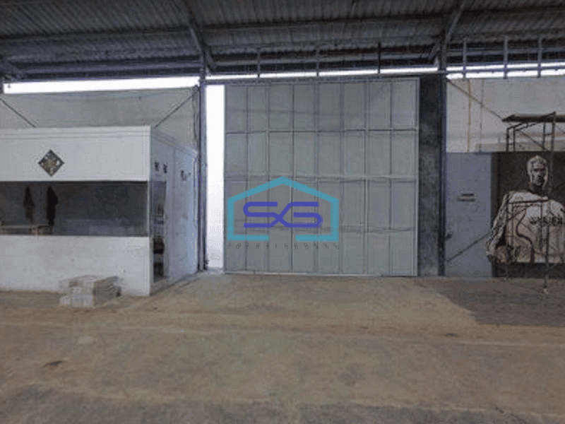 Disewakan Bangunan Gudang Luar Kawasan Strategis di Daerah Jababeka Bekasi LT 600m2