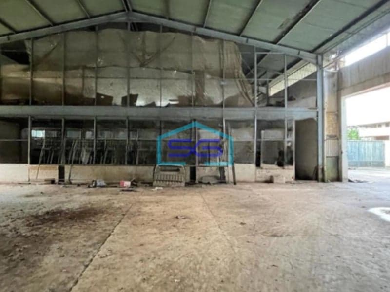 Disewakan Gudang Lokasi Pinggir Jalan Semarang Barat Luas Bangunan 11000 m²