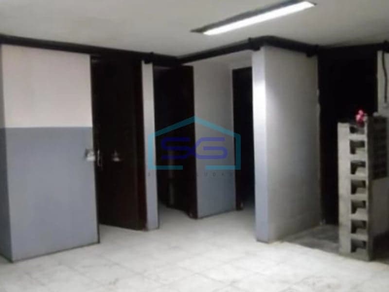 出售：3层商铺，建筑面积528平方米，位于西爪哇省万隆市Setia Budi区