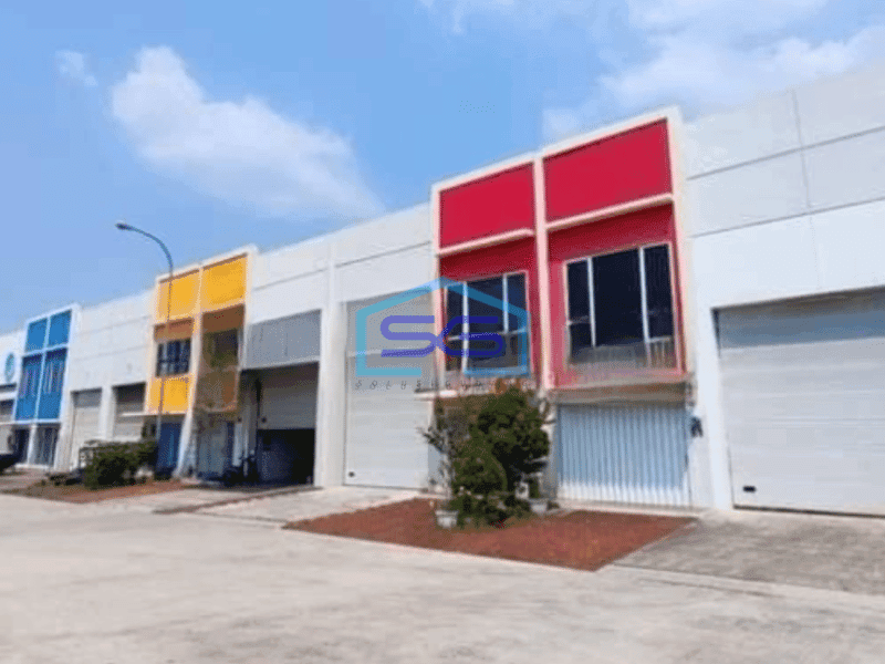 Dijual Gudang di Karawang Barat Harga Nego Luas Tanah 302 m² Dekat Pintu Tol Karawang