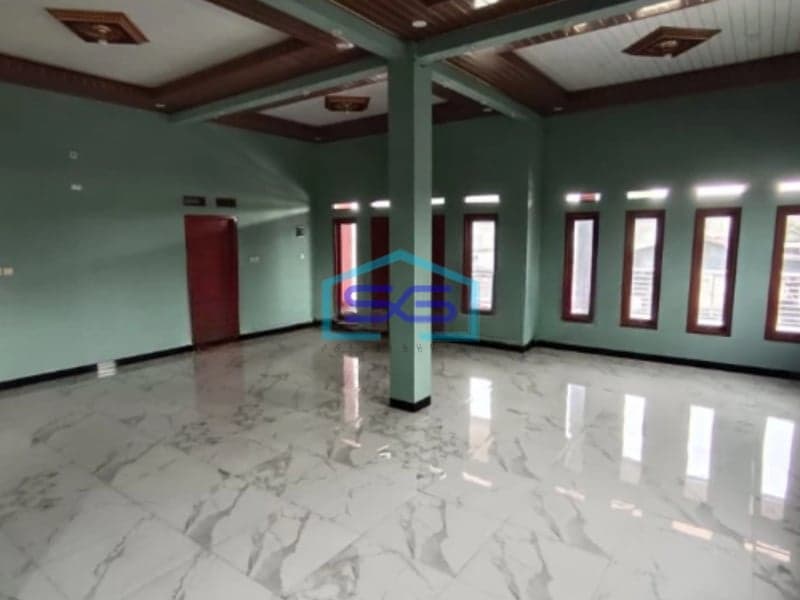 Disewakan Ruang Usaha yang Strategis Ex Showroom Motor di Bekasi Timur LB 450m2