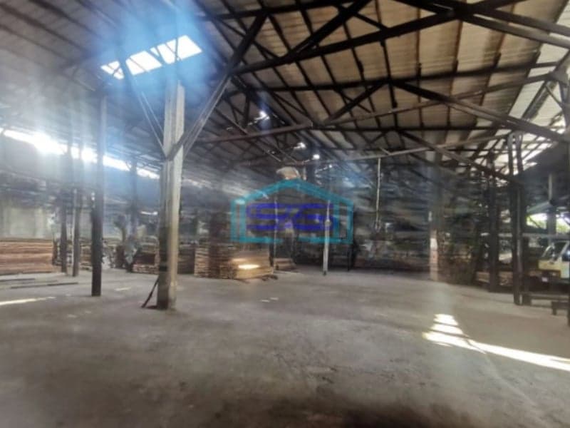 Disewakan Gudang Akses Container 40 Feet Luas Bangunan 3000 m² Lokasi Daan Mogot Jakarta Barat